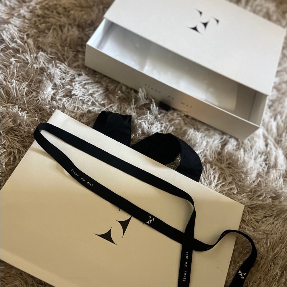 Box & bag - Picture 4 of 5